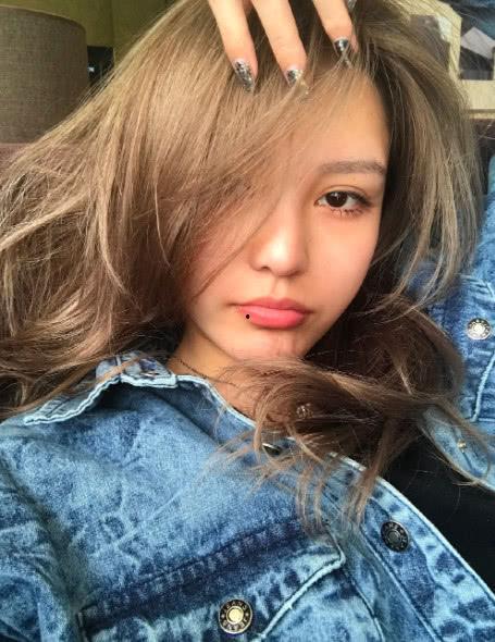 明星网红半披卷发照片,半披卷发的明星网红魅力瞬间