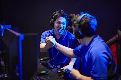 电竞指导师明星网红,揭秘指导师明星网红的电竞传奇之路