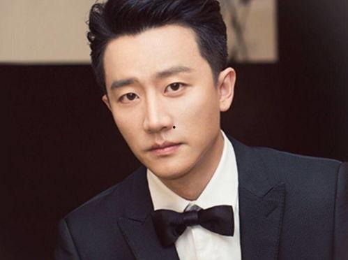 明星网红定妆照片男装,明星网红定妆照中的潮流演绎