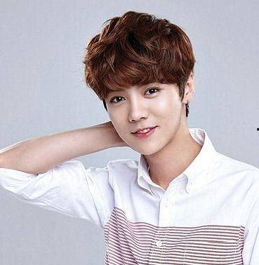 天秤座男明星网红,优雅魅力，社交达人风采尽显