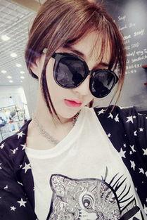 明星网红墨镜男生是谁,揭秘明星网红墨镜背后的神秘面纱