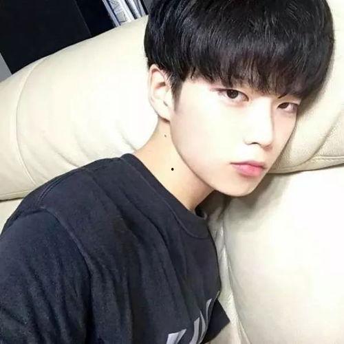 明星网红少年图片头像,揭秘网红少年明星头像背后的魅力