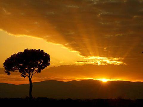 今日瓜州县日出日落,每日光影变幻的壮丽画卷