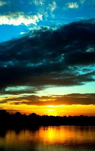 今日瓜州县日出日落,每日光影变幻的壮丽画卷