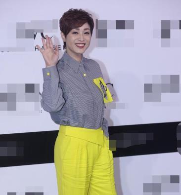 明星网红同框蓝头发,跨界合作引热议