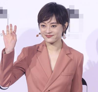 明星网红同框蓝头发,跨界合作引热议