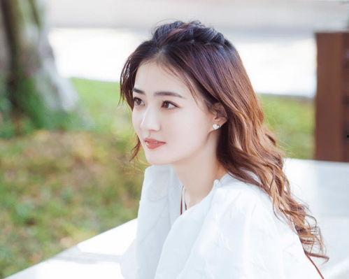 明星网红凉拖是谁,明星同款，时尚潮流新宠