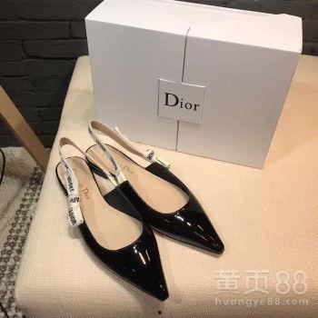 明星网红同款老爹鞋子,带你领略复古时尚风潮