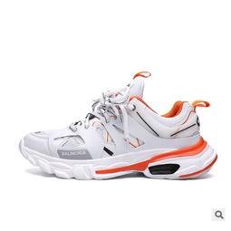 明星网红同款老爹鞋子,带你领略复古时尚风潮