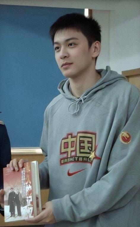 男矮子明星网红图片高清,独特魅力，高清形象深入人心