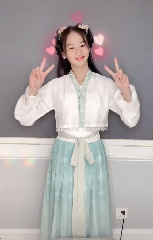 明星网红穿汉服图片女装,明星网红演绎古韵女装风采