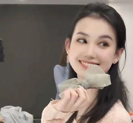 今日吃瓜网红刘嘉玲,吃瓜网红的华丽转身