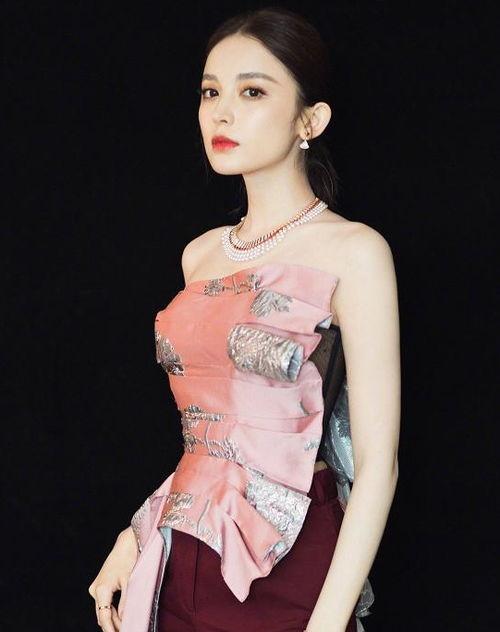 明星网红同框孙怡,时尚盛宴惊喜连连