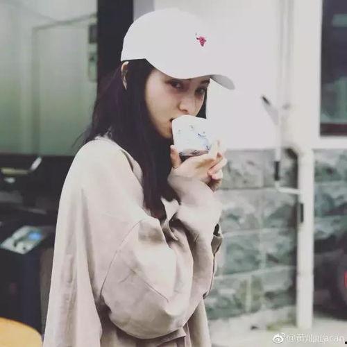 明星网红淋雨照片高清图,高清瞬间捕捉深情演绎