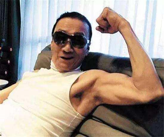 明星网红腹肌男是谁,揭秘明星网红腹肌背后的故事