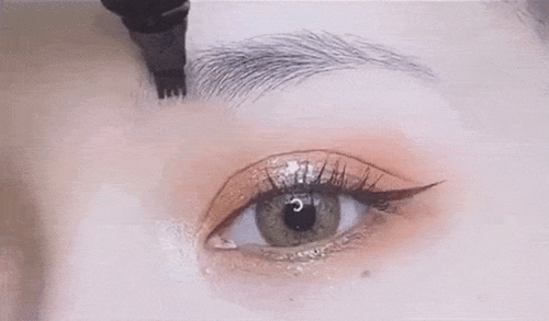 纹眉的明星网红是谁,揭秘当红明星的眉型秘密