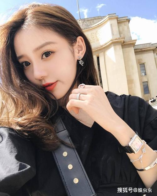 姓任明星网红是谁,揭秘网络红人任氏家族的璀璨星辉